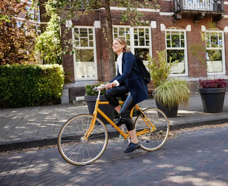 Unique-beeldbank-vrouw-tennisbaan